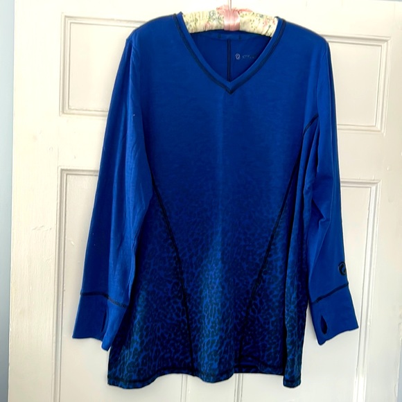Active zone, royal blue, long sleeve, animal, print, ombré in woman size X - Picture 2 of 6